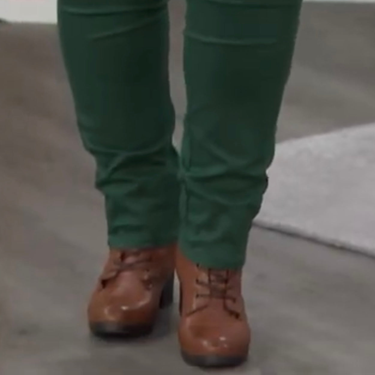 DG2 Brushed Sateen Dream Cargo Skinny Pant Green Women's-