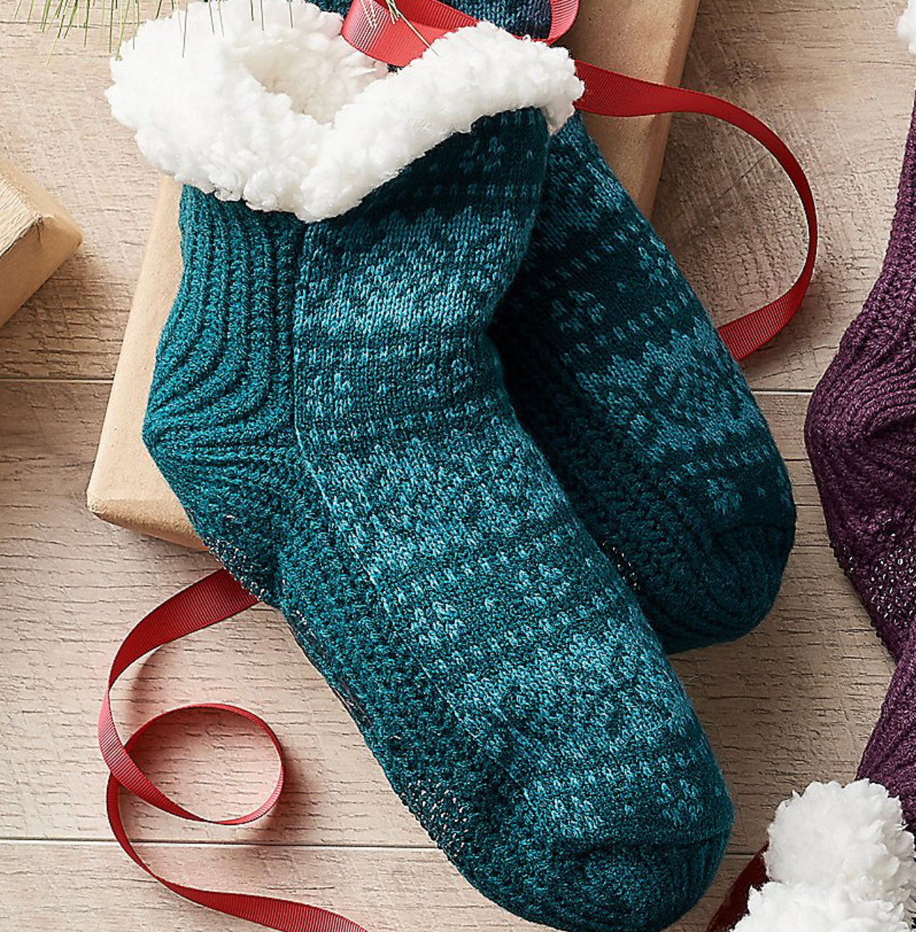 MUK LUKS of Aloe Infused Ankle Cabin Socks One Pair