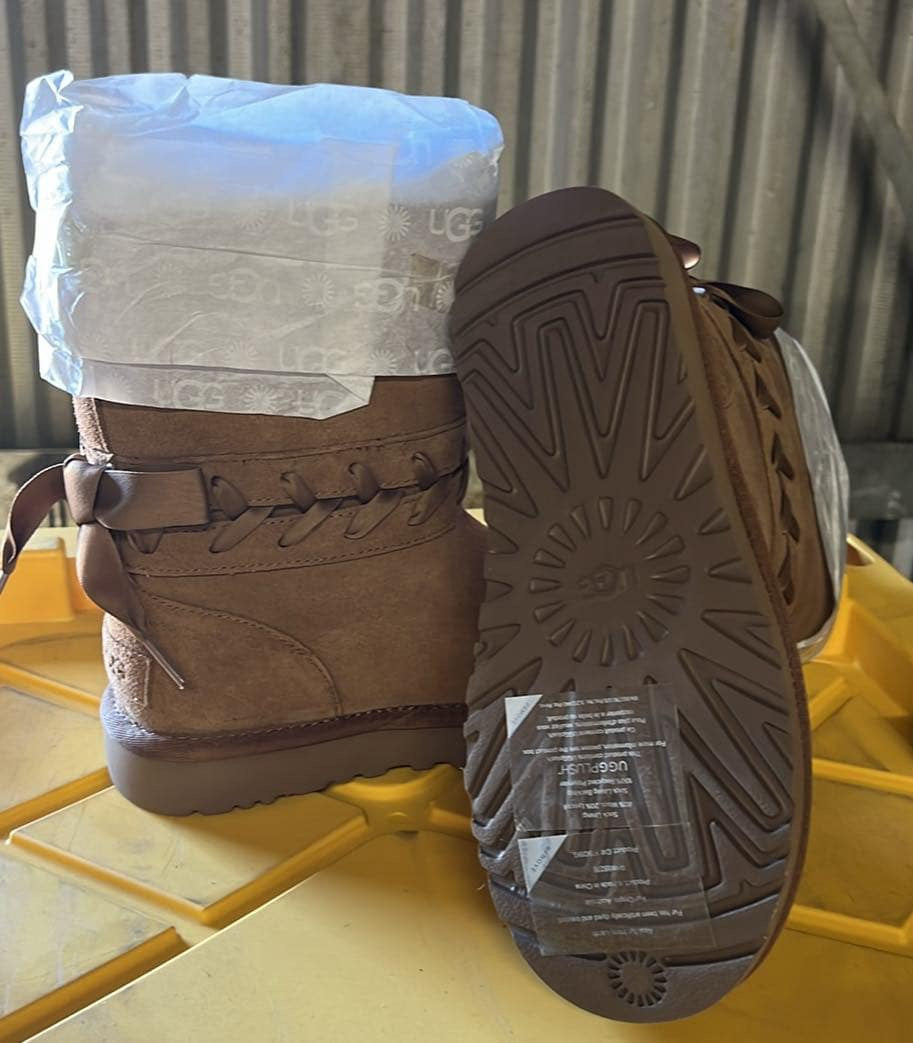 Womens UGG Classic Short Lace Suede Winter Boots chestnut Size 5