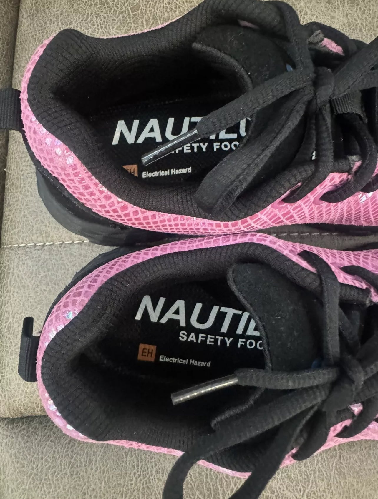 Nautilus Women’s N1077 Safety Shoe Sparkle Pink and Black Size 5Med B Never Worn!