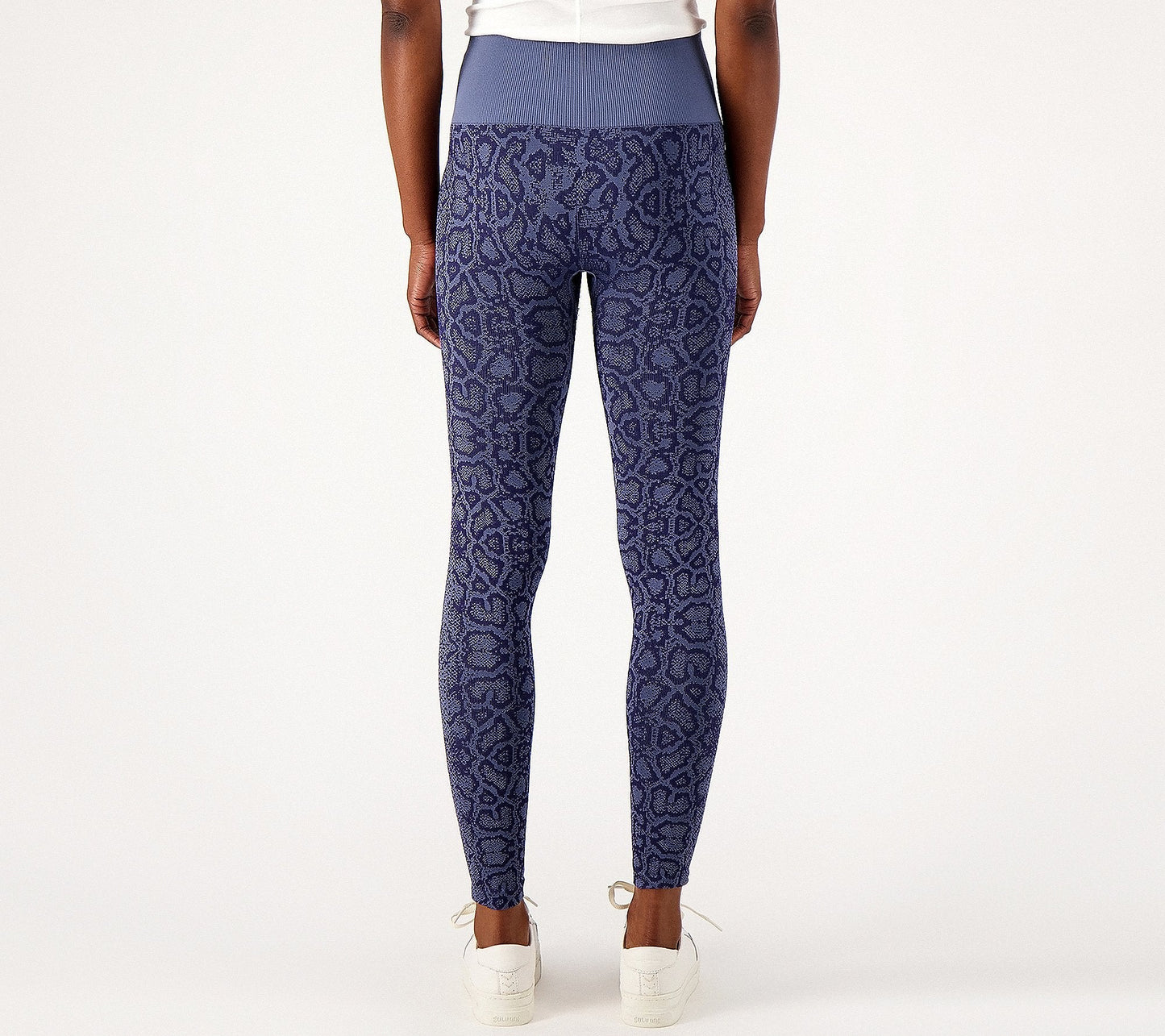 AnyBody Women’s Jacquard Smoothing Legging