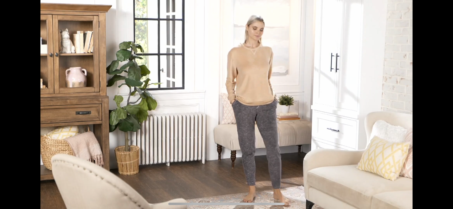 Koolaburra by UGG Cozy Fleece Crew Neck Women's Pullover and Jogger Set