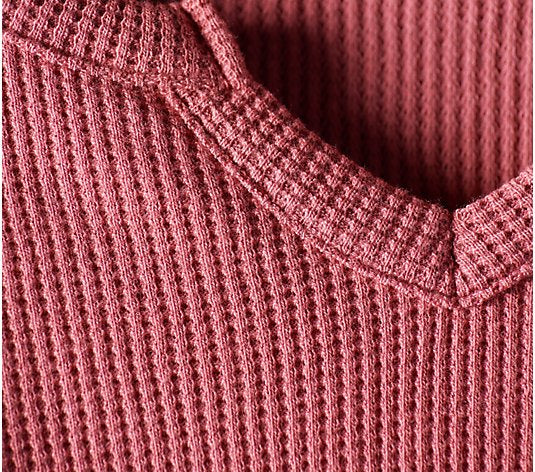 Belle by Kim Gravel Women’s Baby Waffle Raw Edge Seamed Top