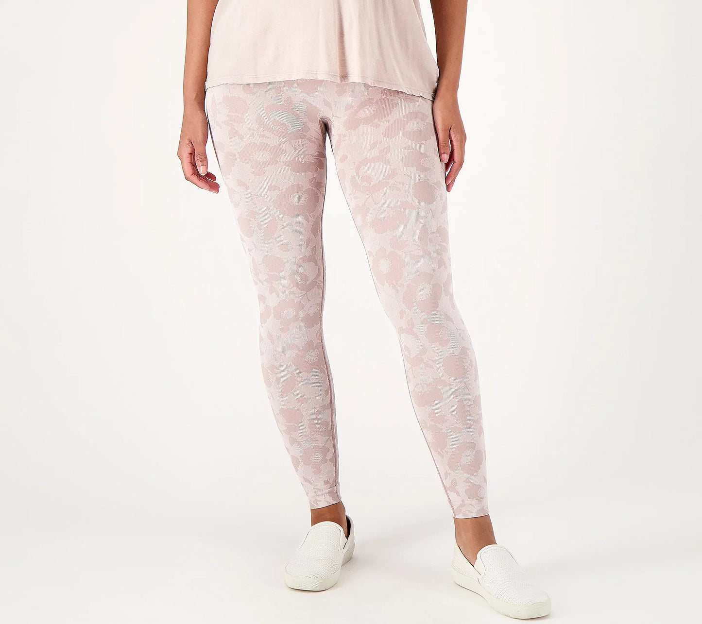 AnyBody Women’s Jacquard Smoothing Legging