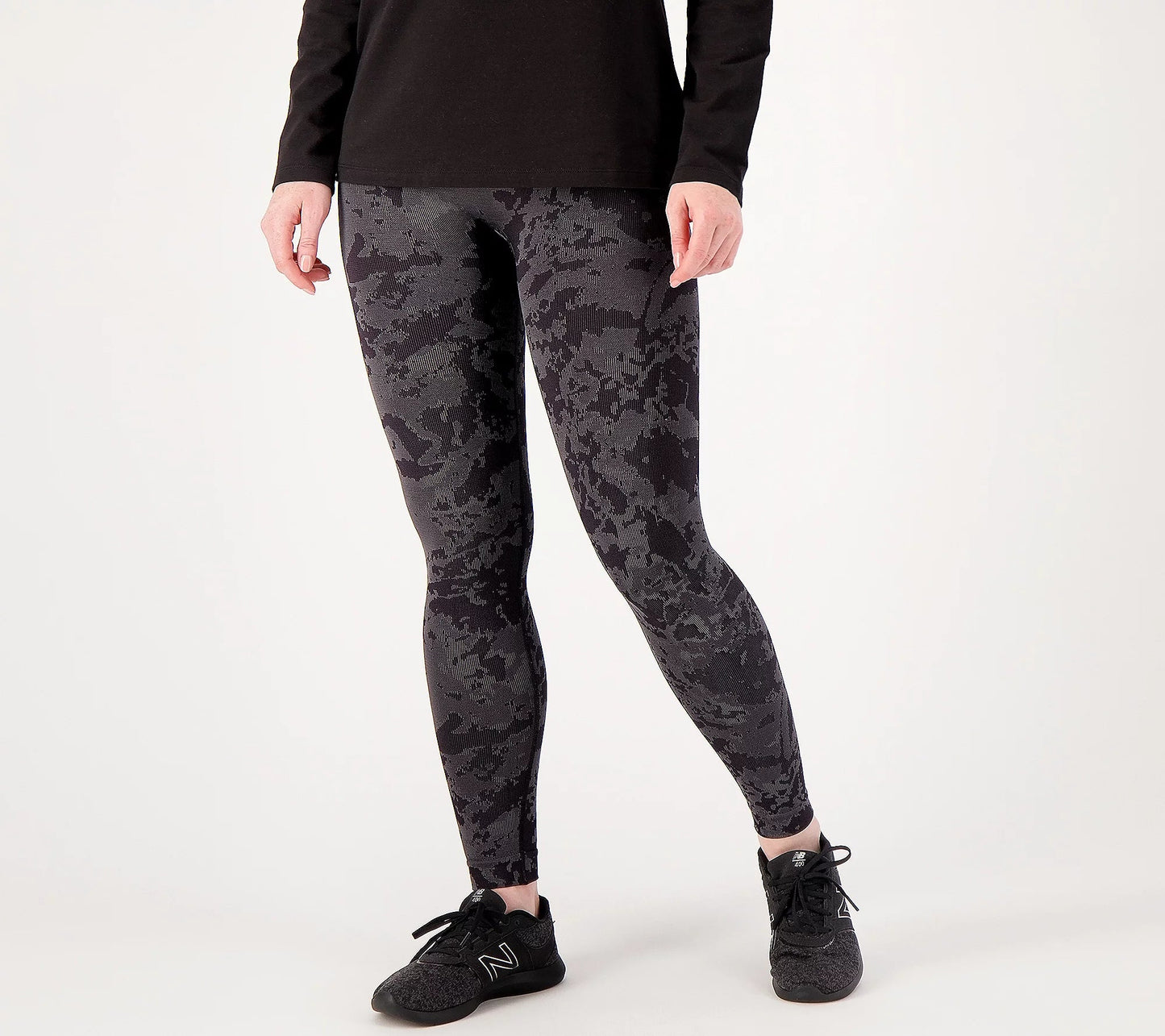AnyBody Women’s Jacquard Smoothing Legging