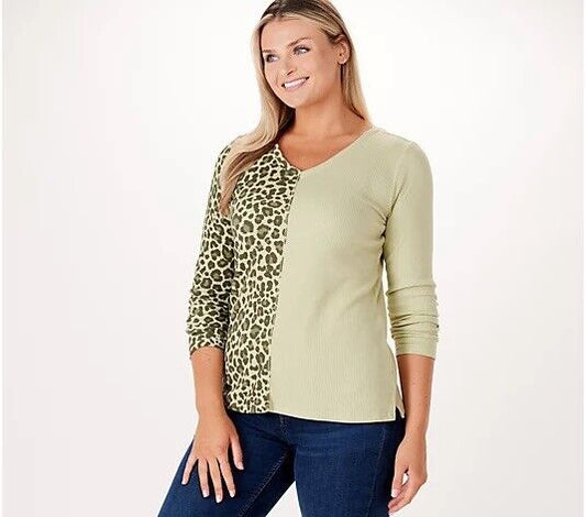 Belle by Kim Gravel Women's Top Size Small Baby Waffle Split Print V-Neck Green