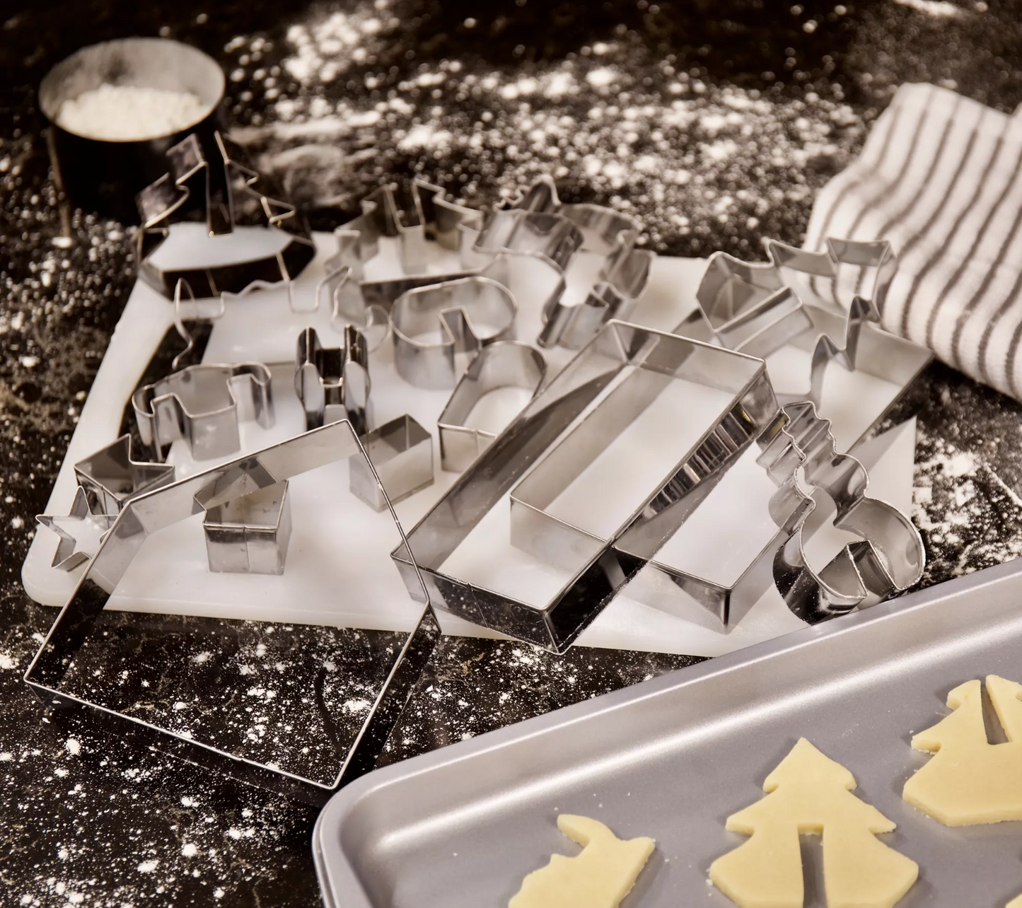Chicago Metallic 16-Pc 3-D Christmas Cookie Cutter Set