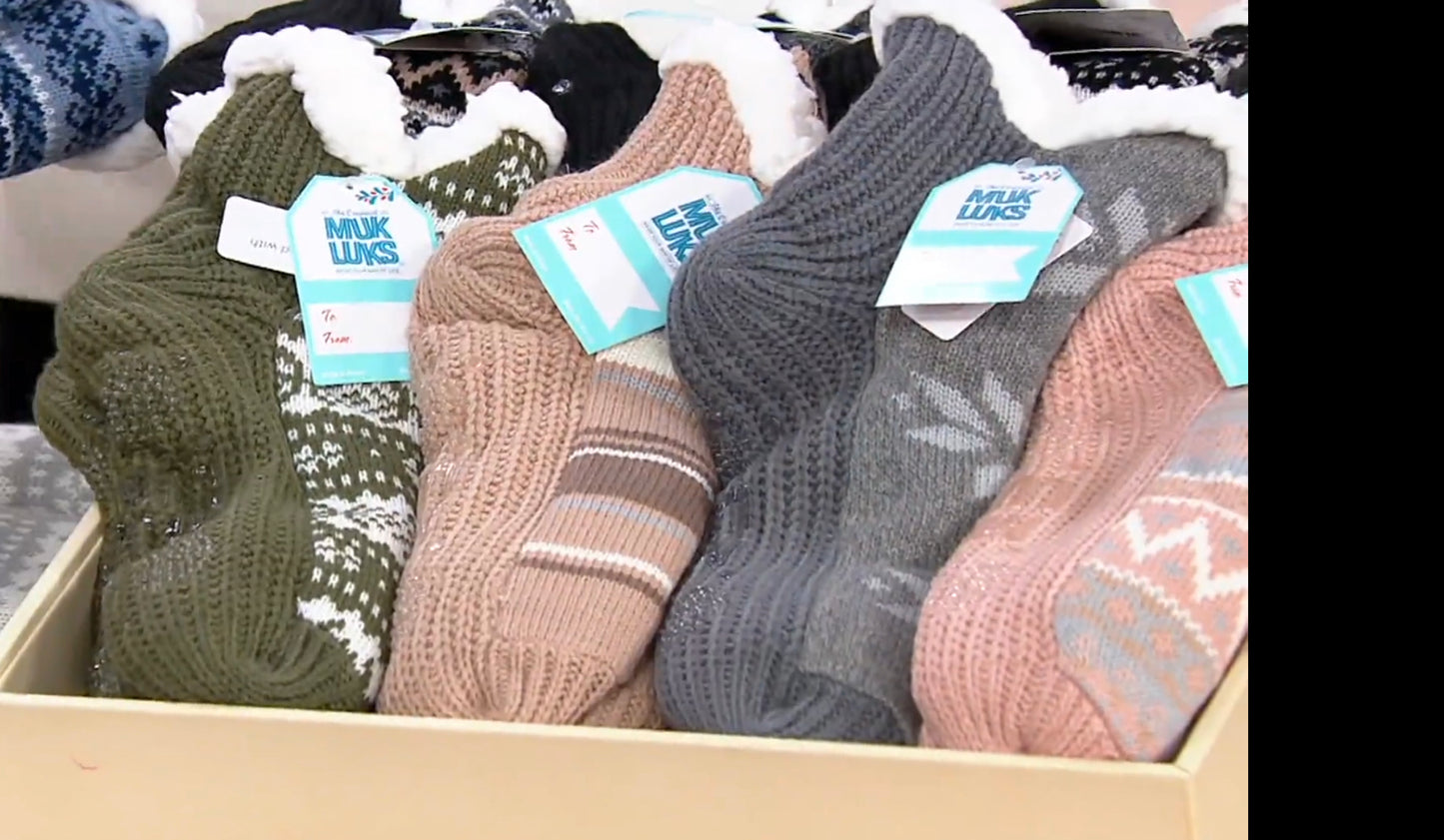 MUK LUKS  of Aloe Infused Ankle Cabin Socks One Pair