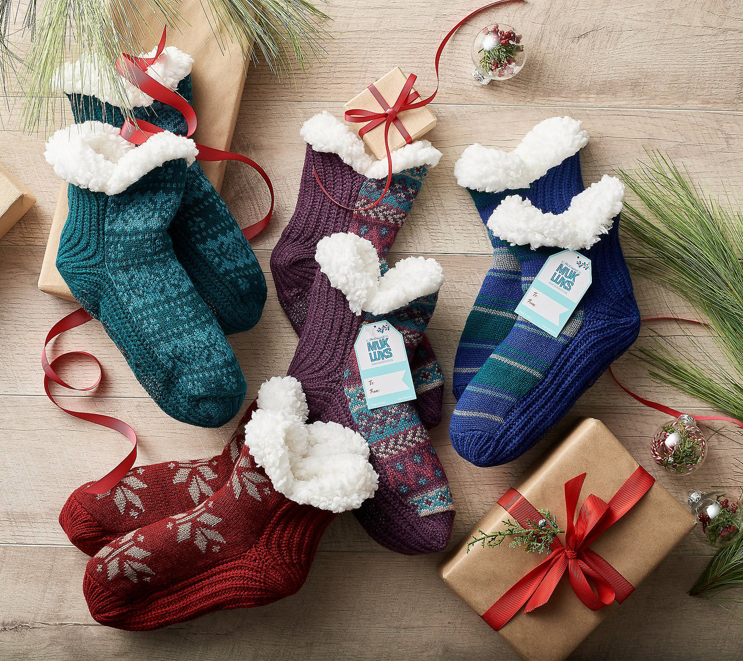 MUK LUKS  of Aloe Infused Ankle Cabin Socks One Pair